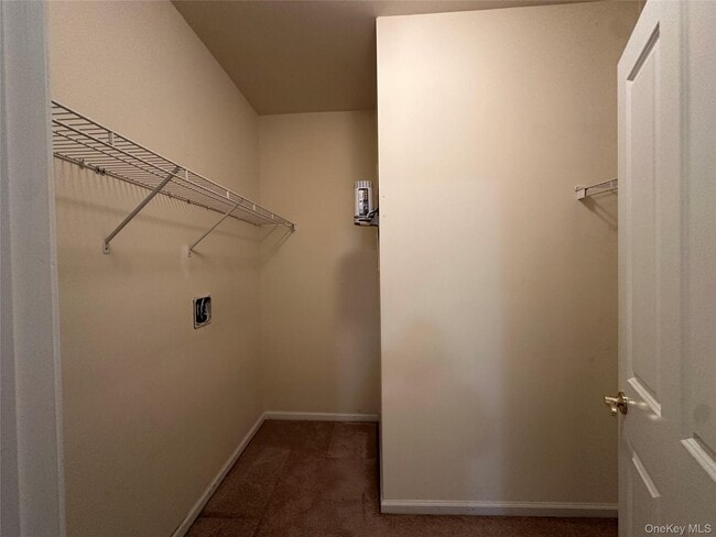 Building Photo - 75 Quaker Ave