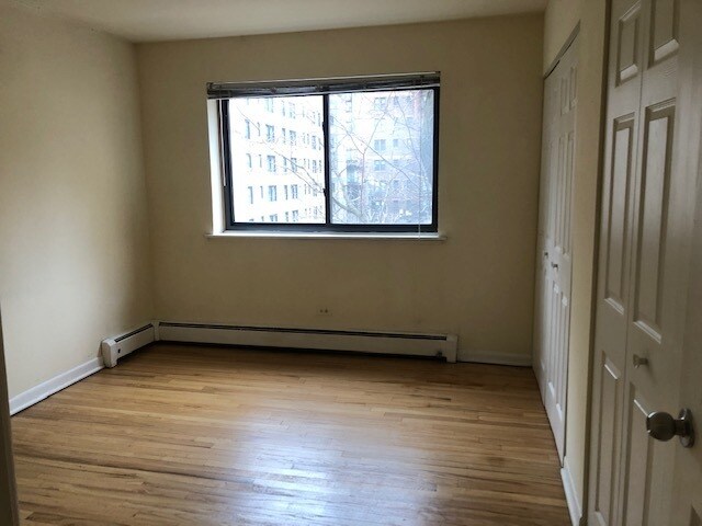 Building Photo - 431 W Barry Ave