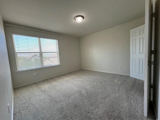 Building Photo - 309 Kaden Prince Dr