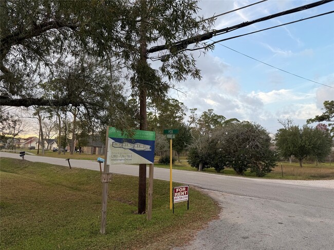 Building Photo - 3510 Fox Dr