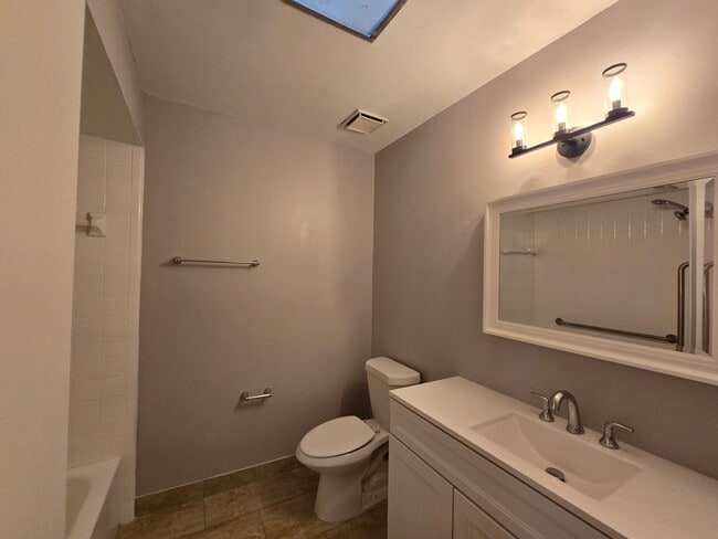 Building Photo - COMING SOON - 3 Bedrooms 2 1/2 Baths Northside