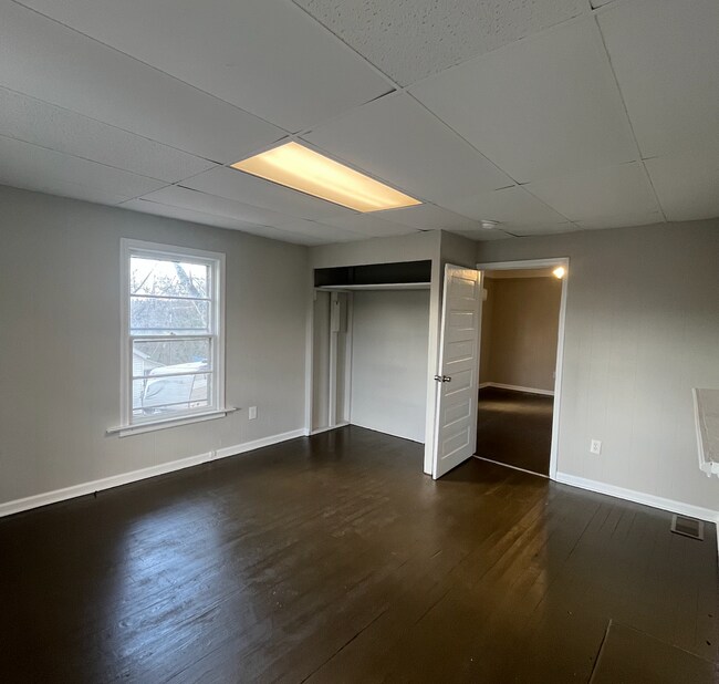 Building Photo - 720 Gra