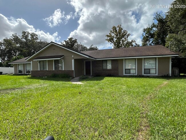 Primary Photo - 808 Meadowbrook Dr