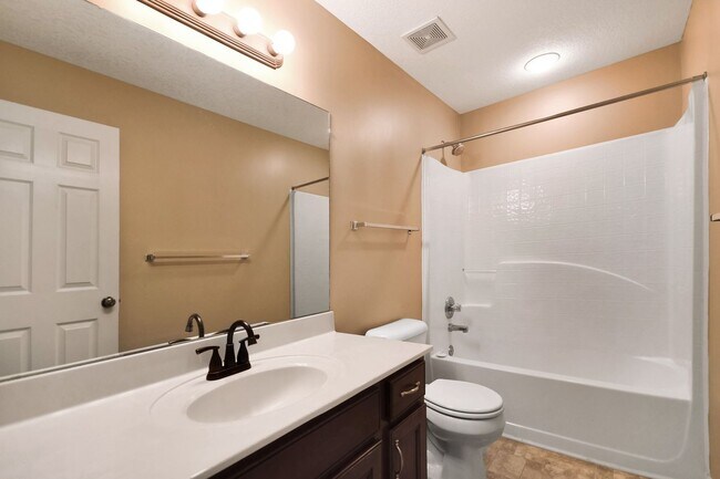 Building Photo - Pet Friendly Three Bedroom with Bonus!