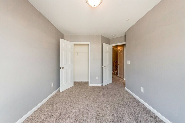 Building Photo - 2224 Valley Edge Dr