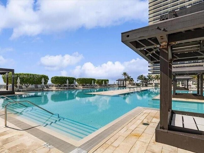 Building Photo - 1800 S Ocean Dr