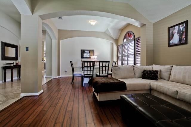 Building Photo - 6352 Rolling Hill Rd