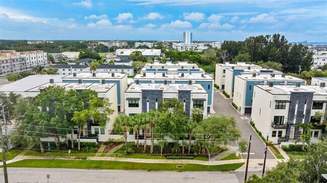 Building Photo - 4810 W McElroy Ave