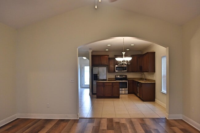 Building Photo - 103 Lagrange Landing