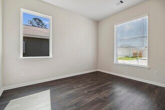 Building Photo - 15403 Maple Ter Dr