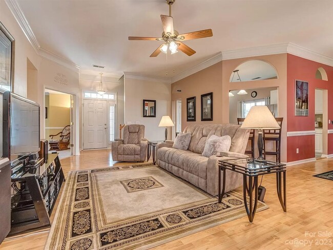 Building Photo - Partially Furnished Home for Rent