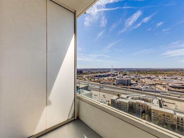 Building Photo - 2430 Victory Park Ln