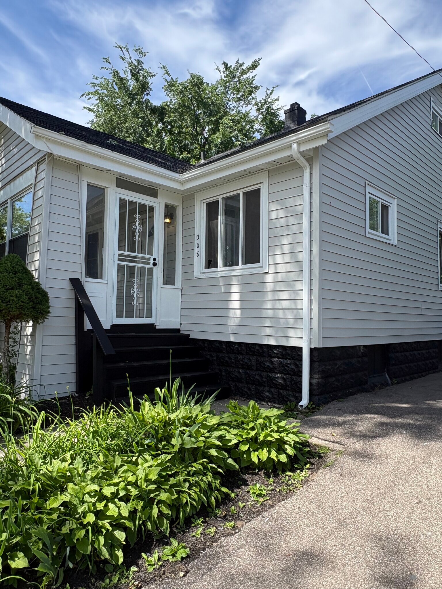 Building Photo - 308 S Marshall St