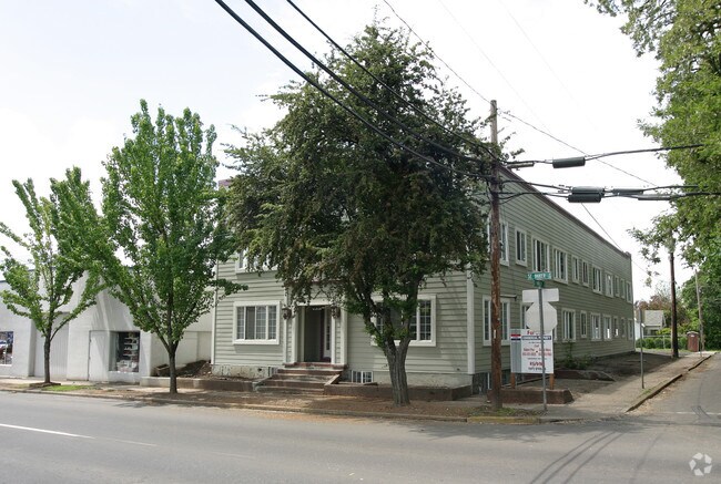 Primary Photo - 429 SE Baker St