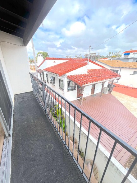 Building Photo - 147 Avenida Serra