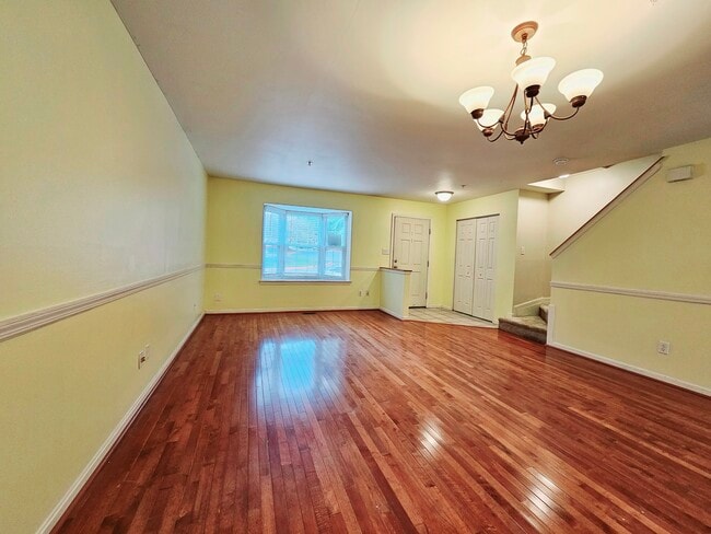 Building Photo - 435 Oakton Way