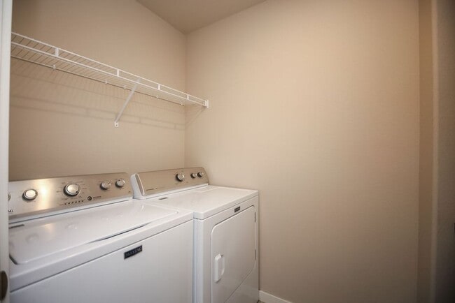 Building Photo - 4 Bedroom Home in Wellington