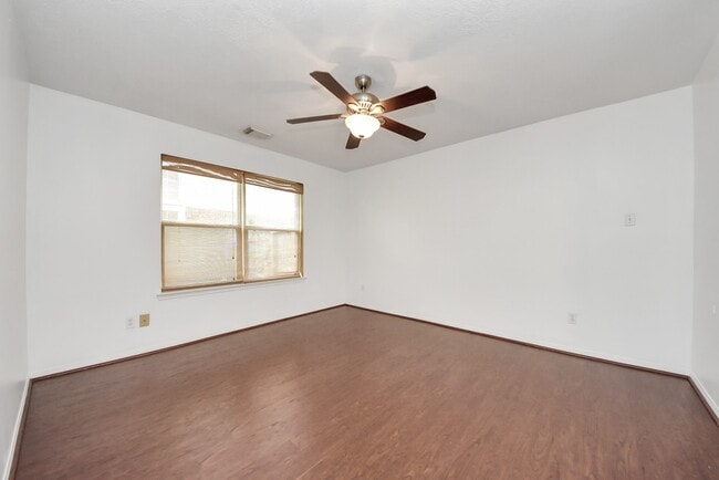 Building Photo - 7238 Foxshadows Ln