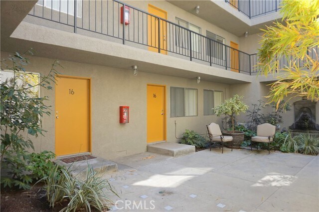 Building Photo - 11441 Oxnard St