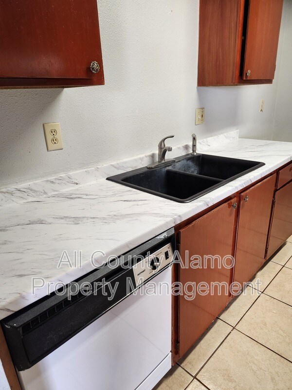 Building Photo - 11418 Cedar Park