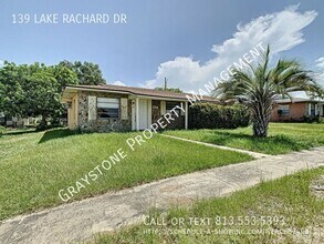 Building Photo - 2-Bedroom Duplex in Prime Location with Re...