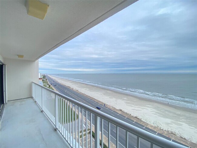 Building Photo - 7700 Seawall Blvd