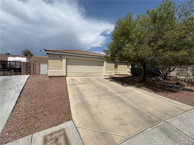 Primary Photo - 10225 Clarks Creek St