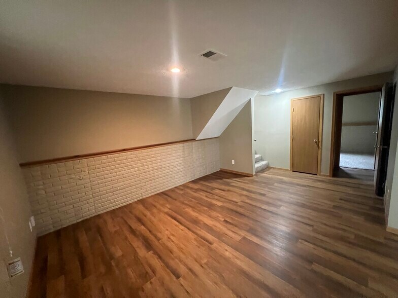 Building Photo - 119 W 46th St