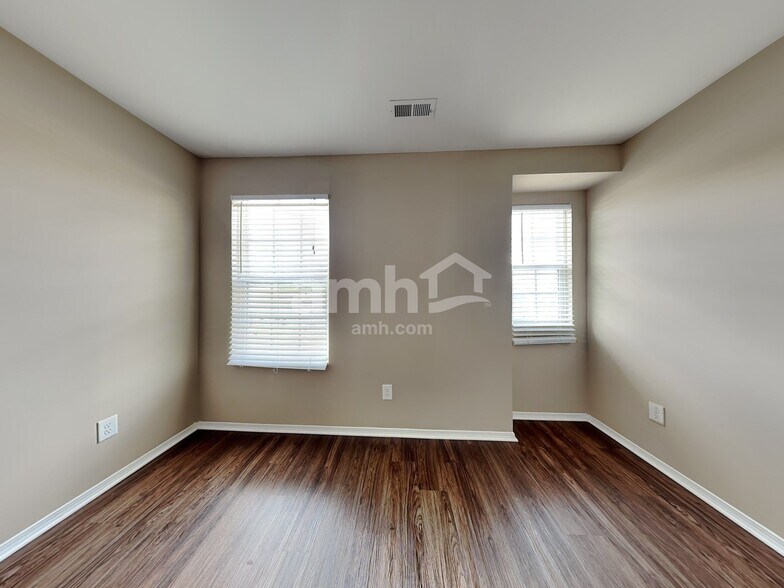 Building Photo - 353 Kerriann Ln