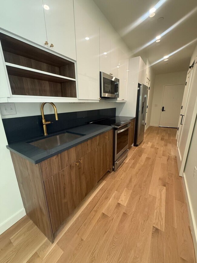 Building Photo - Brand new units 0-1 bedroom