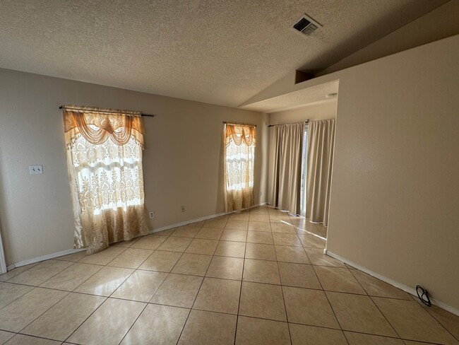 Building Photo - 4 bed 2 bath in SW ABQ