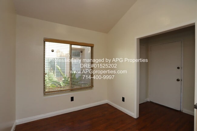 Building Photo - 2 Bed + 2 bath split level Condo with a 2 ...