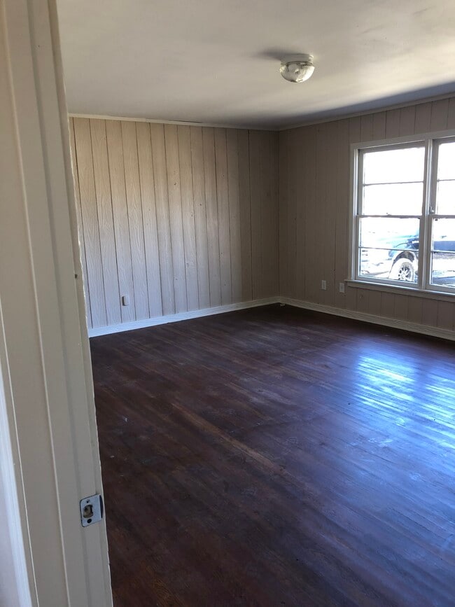 Master Bedroom - 700 Florey St