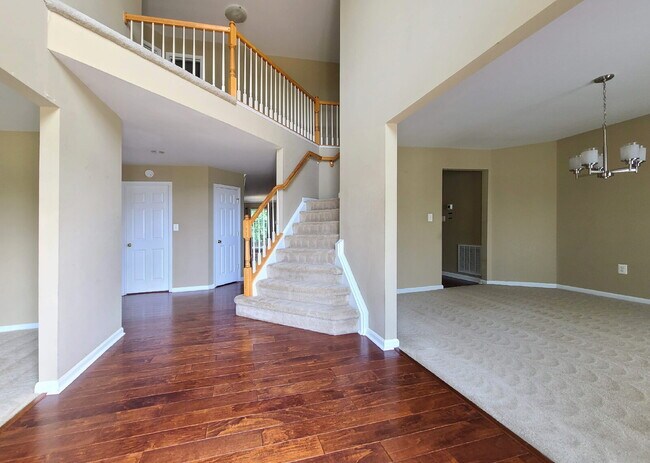 Building Photo - 5 BR, 4 BA Colonial in Lee's Hill