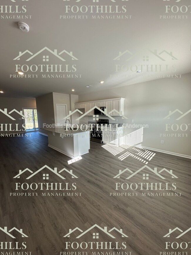 Building Photo - 1655 E Greenville St