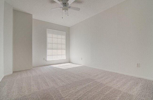 Building Photo - 8710 Piney Creek Bend