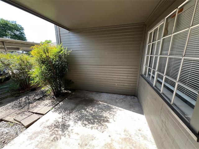 Building Photo - 802 N Crockett St