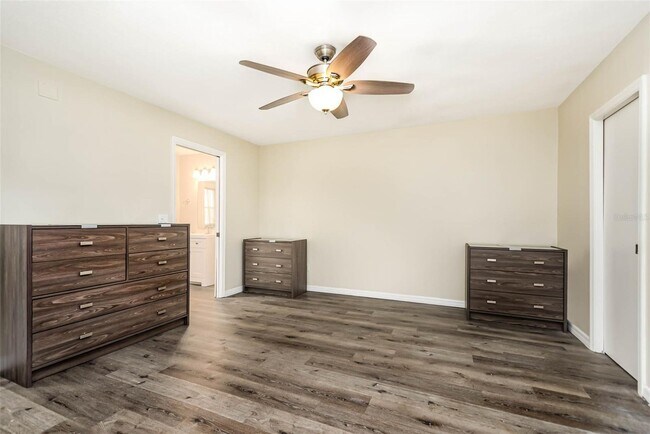 Building Photo - 1516 Lawndale Cir