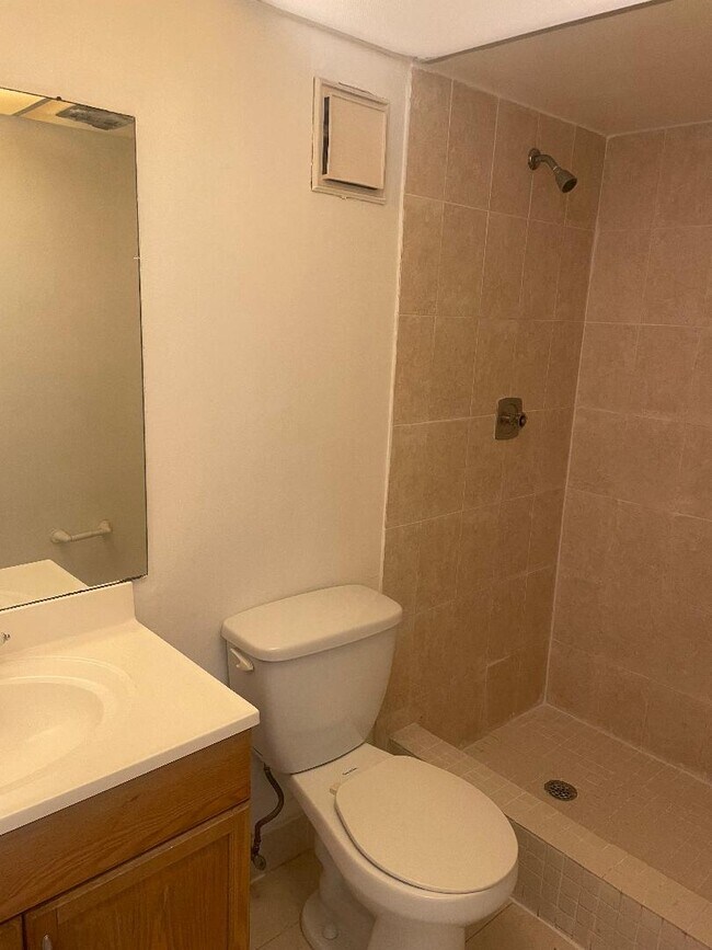 Building Photo - 8500 SW 133rd Avenue Rd