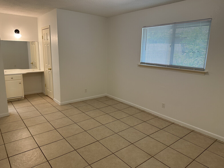 Building Photo - 2701 Sweeney Ln