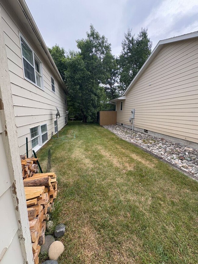 Building Photo - 2 Bed 2 bath off Durston Rd