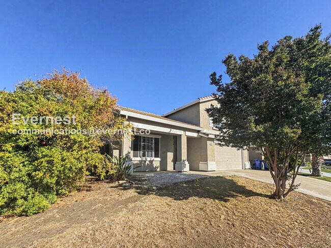 Building Photo - 4 Bed, 3 Bath Home with Garage / Pet-Friendly / Vouchers Accepted / Available Now!