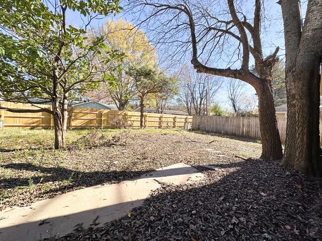 Building Photo - 3bd/2ba Fayetteville Home Available!