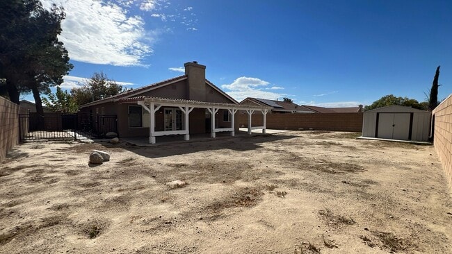 Building Photo - East Lancaster Home