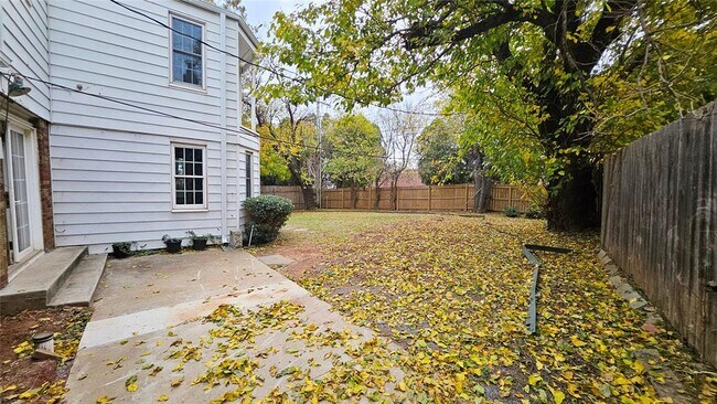 Building Photo - 2108 NW 25th St