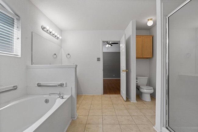 Building Photo - 2100 Desco Dr