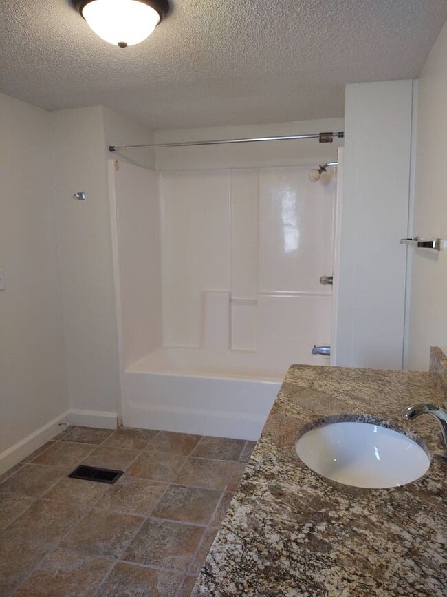 Building Photo - Available Now! 124 Littleton-Midway Park