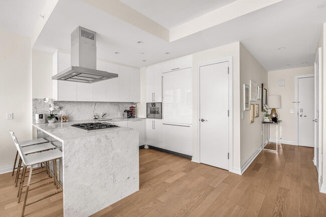 Building Photo - 460 W 42nd St