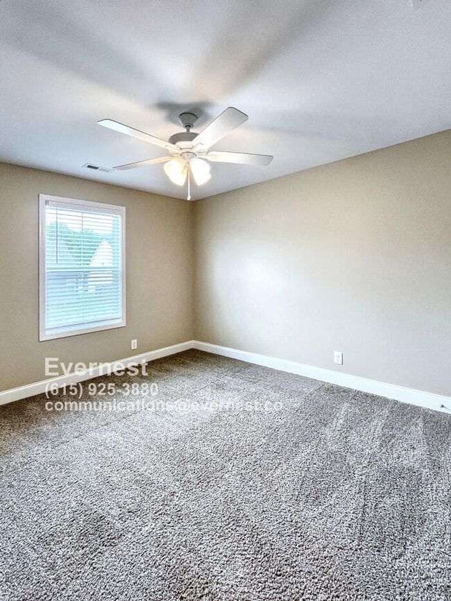 Building Photo - Spacious 4-Bedroom Home with Modern Comfor...