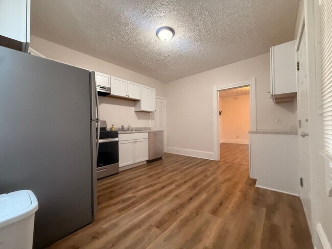 Building Photo - 2482 W 10th St